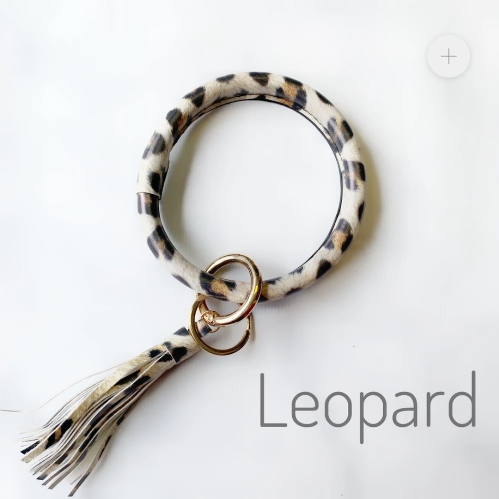 Leopard key chain bracelet